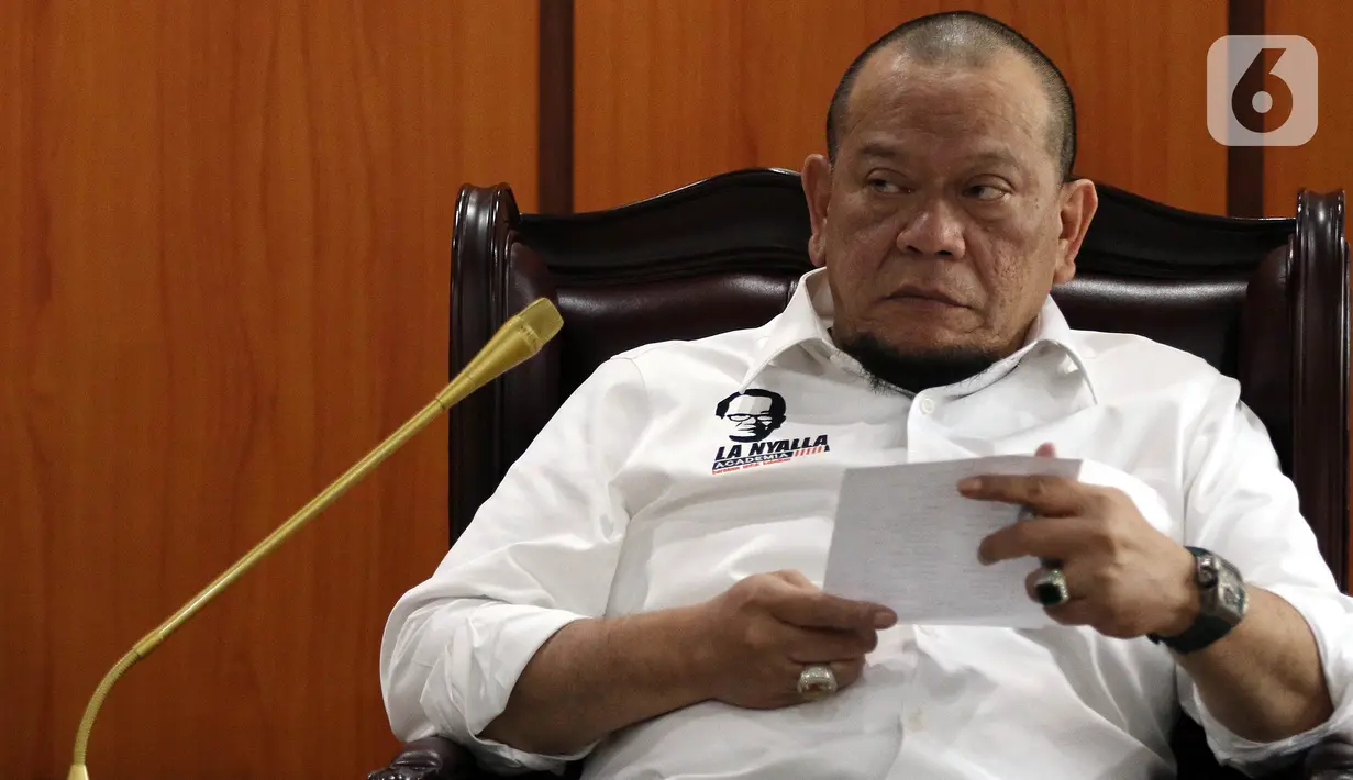 Ketua DPD RI, La Nyalla Mattalitti saat audiensi dengan jajaran SCM Grup di Nusantara III, Kompleks Parlemen, Senayan, Jakarta, Selasa (29/10/2019). Audiensi tersebut membahas kerjasama antara SCM dan DPD RI. (Liputan6.com/Johan Tallo)
