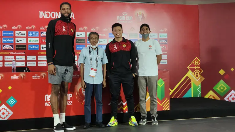 Marques Bolden dan Andakara Prastawa saat jumpa pers di FIBA Asia Cup 2022