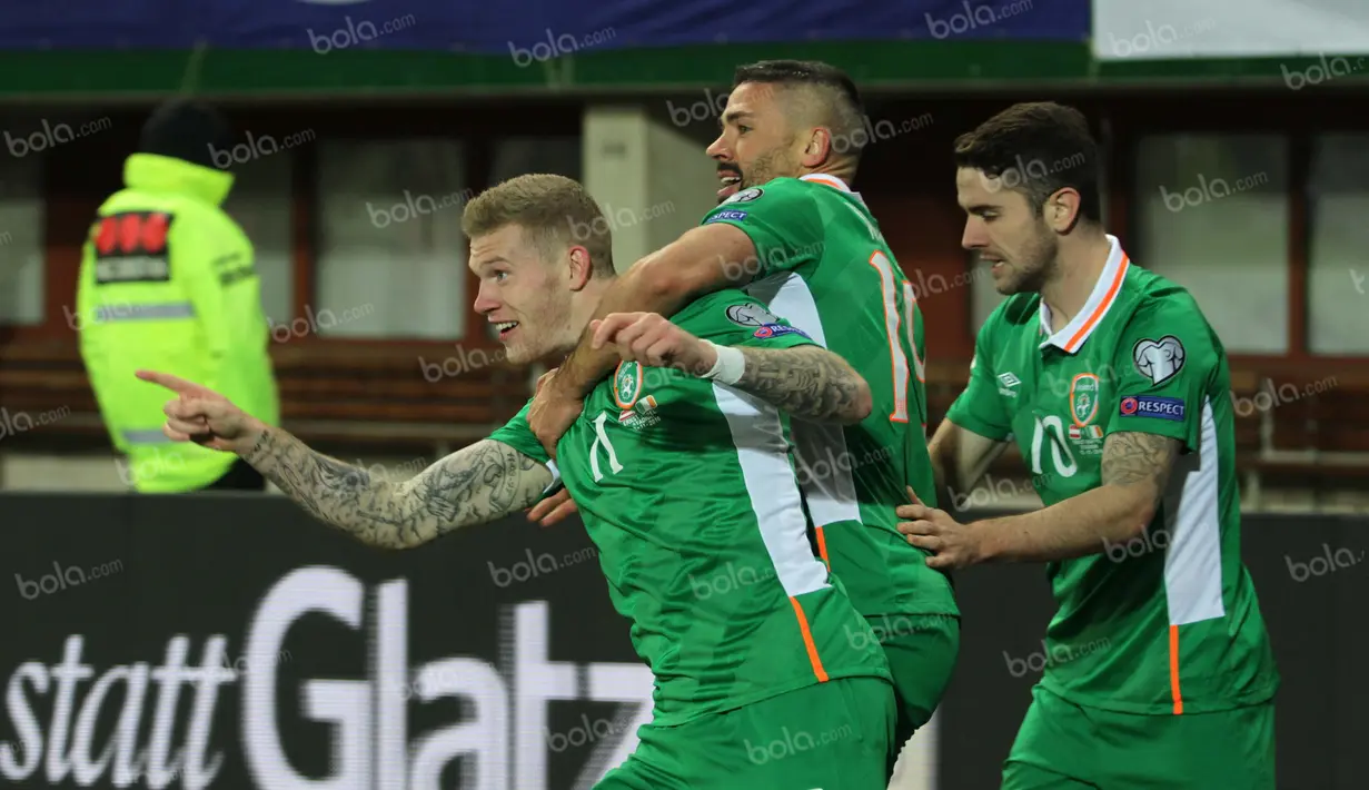 Irlandia berhasil mengalahkan tuan rumah Austria, 1-0, dalam laga Grup D Kualifikasi Piala Dunia 2018 di Stadion Ernst Happel, Wina, Minggu (13/11/2016) dini hari WIB. James McClean (kiri) mencetak gol kemenangan Irlandia. (Bola.com/Reza Khomaini)