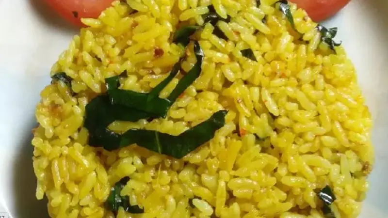 Nasi goreng daun mengkudu