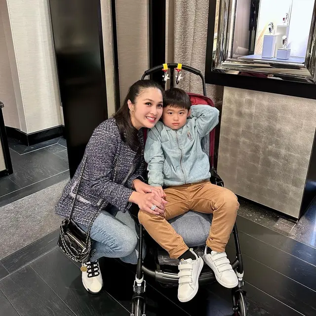 6 Potret Sandra Dewi Saat Main Bersama Anak Pertamanya Raphael Moeis