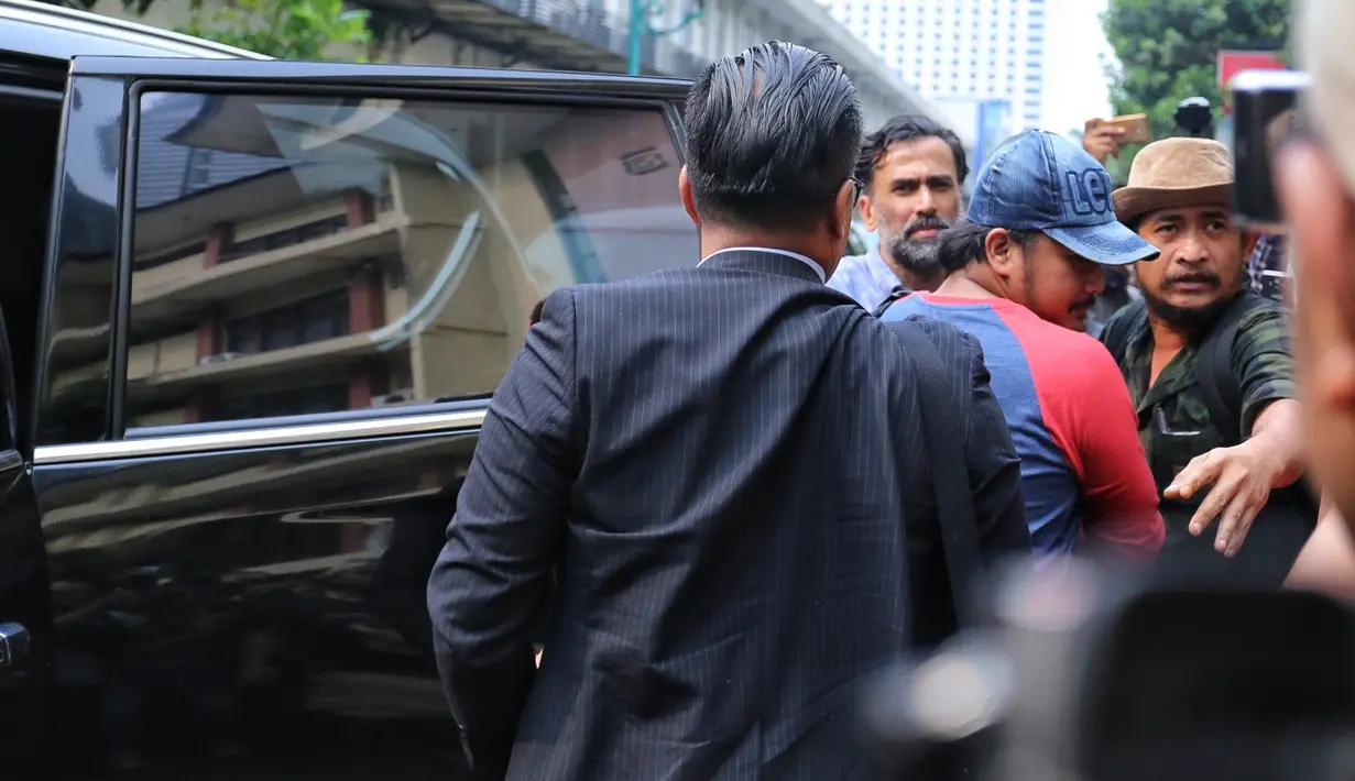 Mengetahui anaknya Axel Matthew menjadi tersangka dan menjadi tahanan Polda Metro Jaya, Jeremy Thomas hanya bisa pasrah. Ia akan terus mengikuti proses hukumnya. (Adrian Putra/Bintang.com)