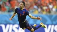 Robin van Persie merupakan top skor sepanjang masa Timnas Belanda. Ia telah mencetak 50 gol dari 102 penampilannya. Salah satu gol yang paling diingat oleh publik sepak bola kala dirinya mencetak gol indah ke gawang Spanyol pada Piala Dunia 2014. (AFP/Lluis Gene)