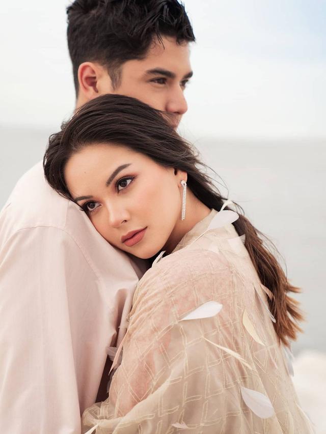 Bak Prewedding, 7 Pemotretan Al Ghazali dan Alyssa Daguise di Pinggir Pantai