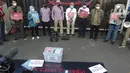 Penyidik KPK nonaktif, Novel Baswedan saat aksi bersama pegiat anti korupsi di depan Gedung ACLC KPK Kuningan, Jakarta, Rabu (15/9/2021). Dalam aksinya mereka meminta Presiden Joko Widodo membatalkan pemecatan 57 pegawai KPK yang tidak lolos TWK. (Liputan6.com/Helmi Fithriansyah)