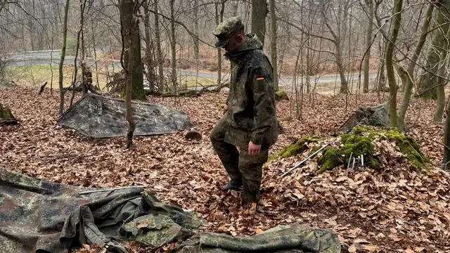 Axel di tengah hutan saat ujian di bulan Ramadan. (Ayu Purwaningsih/DW)