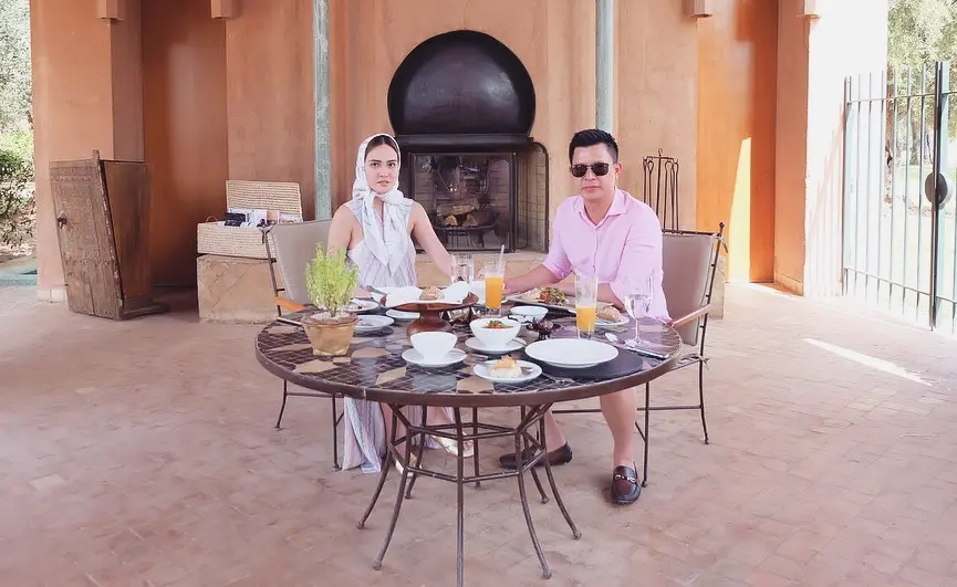 Shandy Aulia dan suami, David Herbowo liburan ke Maroko.