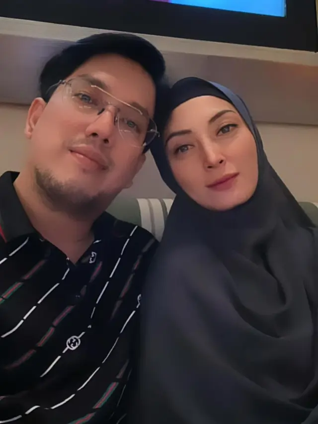 6 Potret Della Puspita Mantap Kenakan Hijab, Berawal dari Dorongan Suami