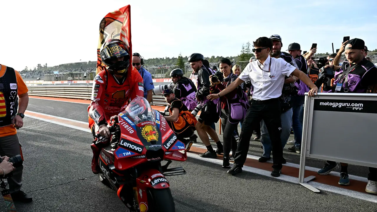 Foto: Momen Indah Setelah Francesco Bagnaia Back to Back Jadi Juara Dunia MotoGP 2023