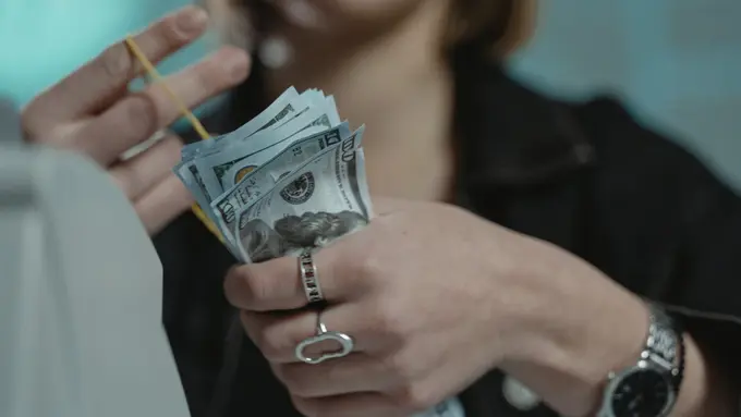 Arti Mimpi Menghitung Uang yang Penuh Makna