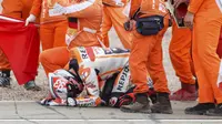 Balapan kali ini merupakan yang emosional bagi Marc Marquez, pasalnya sejak kembalinya Marquez di MotoGP musim ini dirinya belum sempat mencicipi podium setelah podium terakhirnya di tahun 2019. (Foto: AP/DPA/Jens Buettner)