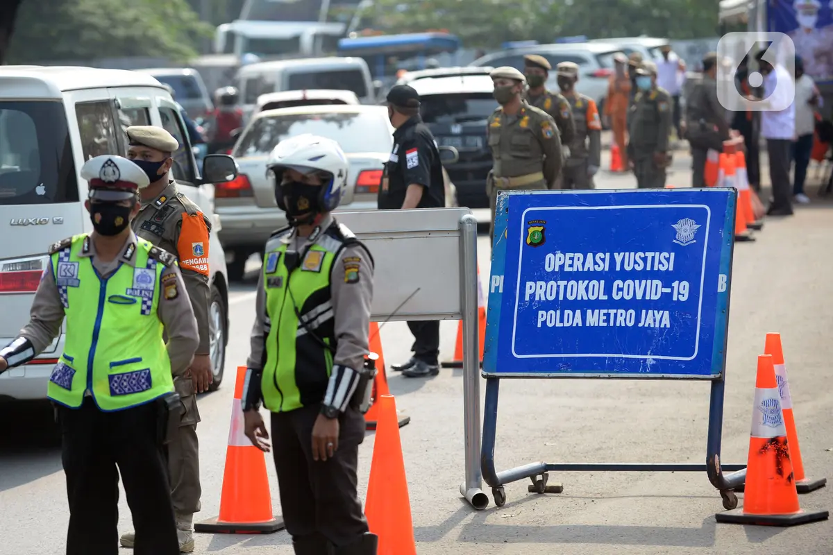 Suasana Operasi Yustisi Protokol Covid-19 Saat PSBB Jakarta