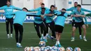 Para pemain Villarreal mengambil bagian dalam sesi latihan di Ciudad deportiva Villarreal di Vila-real, 21 Februari 2022. Villarreal akan menjamu Juventus pada leg pertama babak 16 besar Liga Champions 2021/22, Rabu 23 Februari 2022 dini hari WIB. (JOSE JORDAN/AFP)