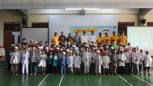 Hari Ibu, Komunitas Generasi Milenial dan Pondok Pesantren Minhaajurrosyidiin Gelar Karya Sosial