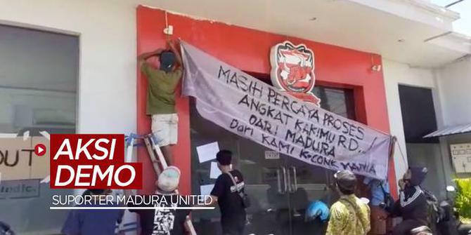 VIDEO BRI Liga 1: Aksi Demo Suporter Madura United Menuntut Rahmad Darmawan Out!
