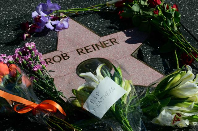 Bunga-bunga Kelilingi Hollywood Walk of Fame Rob Reiner