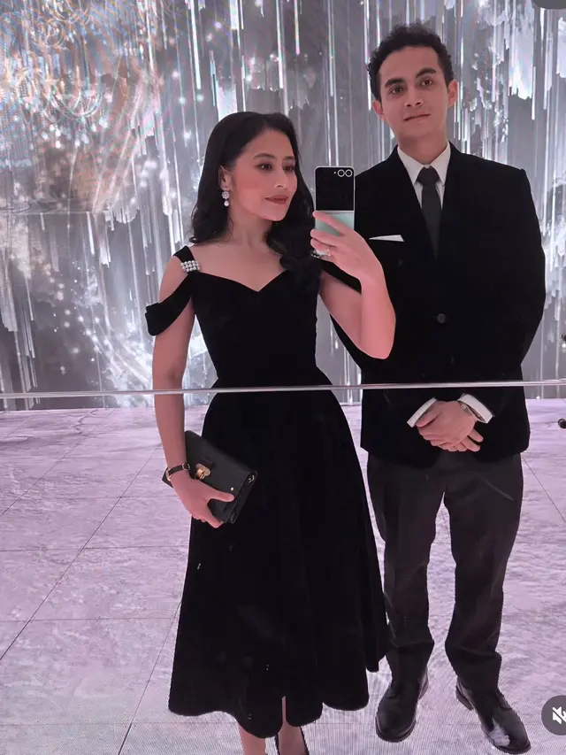 Prilly Latuconsina Hadir Resepsi Pernikahan Luna Maya dan Maxime. [@omara.esteghlal]
