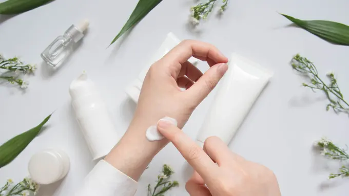 Berkenalan dengan Polyglutamic Acid, Kandungan Skincare yang Bekerja 5 Kali Lebih Efektif Melembapkan Kulit