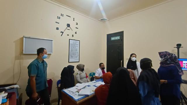 Suasana di RS Bhayangkara saat korban hendak diperiksa kesehatannya (Liputan6.com/Ist)