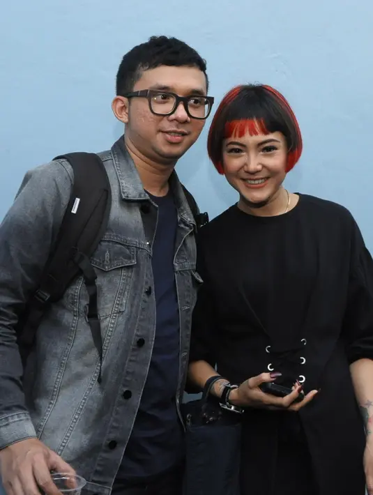 "Terus pelan-pelan lagi kita naik kendaraan umum, ngurangin polusi. Maksudnya balik lagi kayak dulu," lanjutnya dilansir dari Liputan6 usai menghadiri acara di kawasan Tendean didampingi sang kekasih. (Nurwahyunan/Bintang.com)