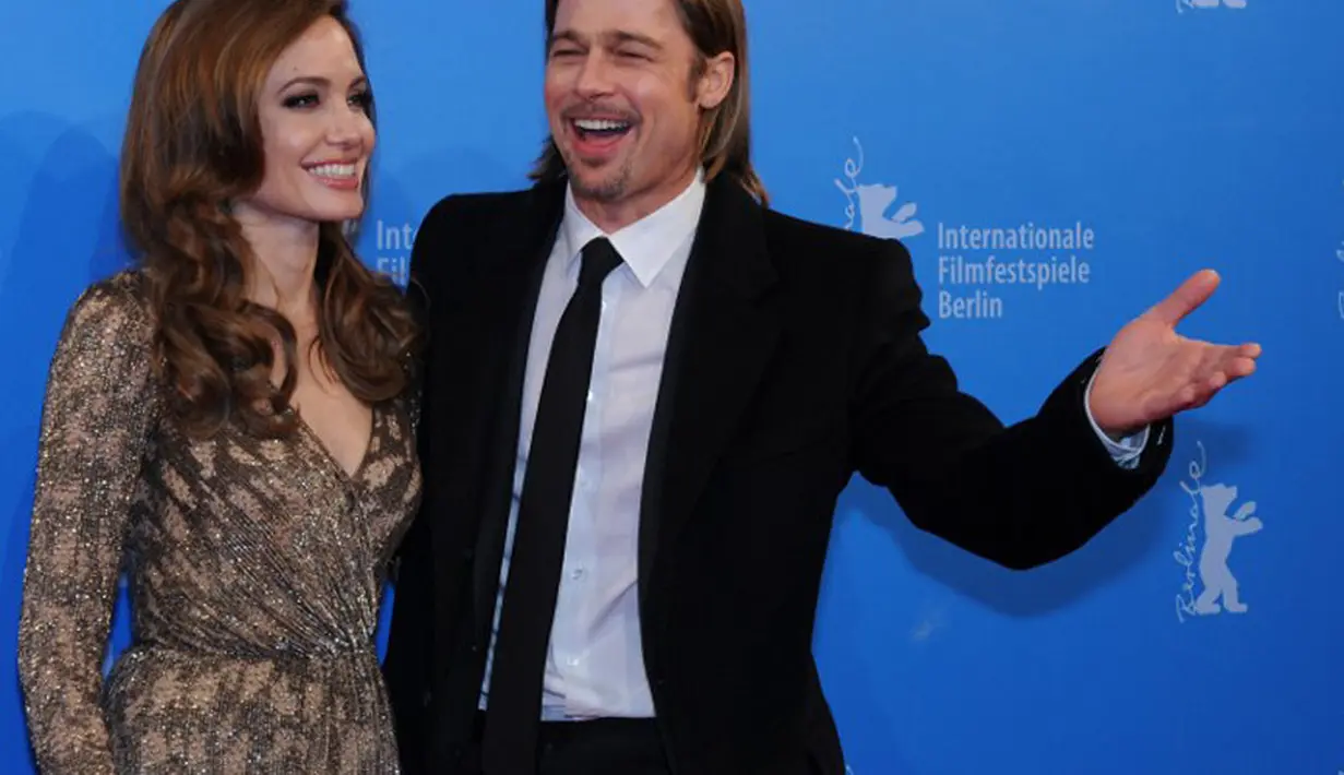 “Dia (Brad Pitt) telah menghabiskan waktu bersama Maddox dan Pax,” tutur sumber pada PEOPLE yang dituliskan Hollywood Life, pada Rabu (22/3/2017). (AFP/Bintang.com)