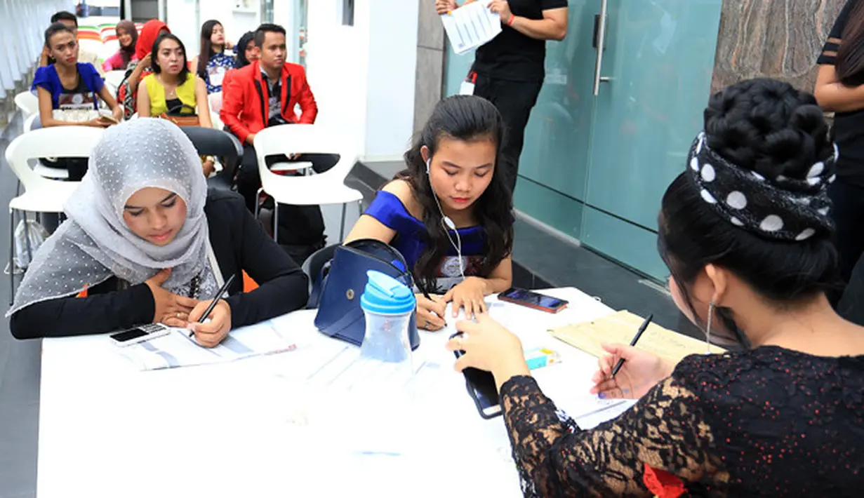 Minggu (3/12/2017) audisi Liga Dangdut Indonesia (LIDA) di gelar di Indosiar kawasan  Daan Mogot, Jakarta Barat. Ratusan peserta mendaftarkan diri dan menampilkan bakatnya di bidang tarik suara. (Deki Prayoga/Bintang.com)