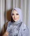 Penampilan Elma Theana sontak menuai pujian. Tidak sedikit yang memuji artis 50 tahun itu yang terlihat cantik awet muda, meski usianya tidak muda lagi. [@elmatheana].