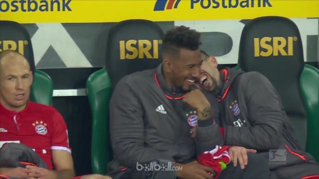 Video Arjen Robben asal Bayern Munchen yang ditertawakan rekan setimnya. This video presented by Ballball.