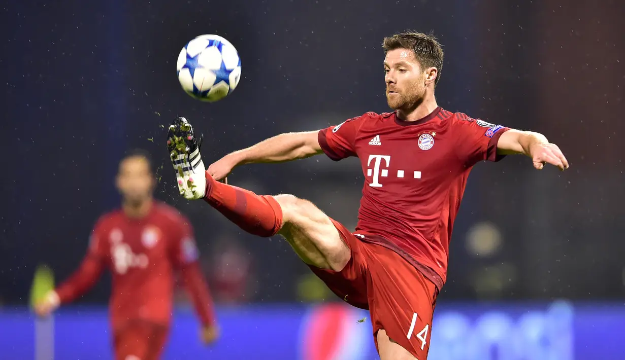 Kontrak Xabi Alonso juga akan berakhir pada Desember 2015. Mantan gelandang Liverpool itu sendiri sudah dipersilahkan untuk meninggalkan Bayern Munchen. (AFP/Andrej Isakovic)