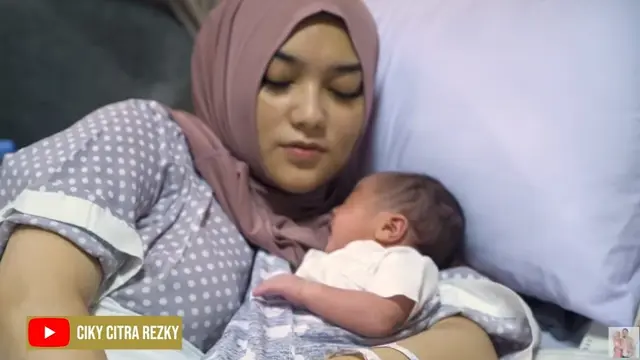 7 Momen Malam Pertama Citra Kirana dan Rezky Adhitya Asuh Anaknya