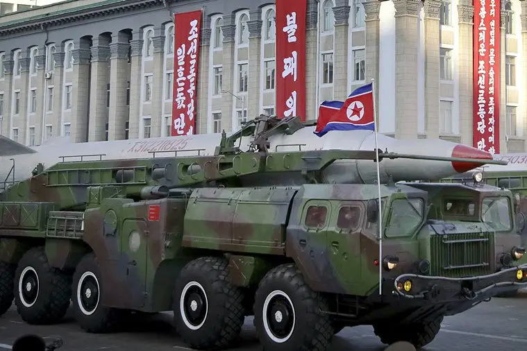 Korut pamerkan peralatan militer, termasuk rudal, dalam parade di Pyongyang, Sabtu 15 April 2017 (AP Photo)