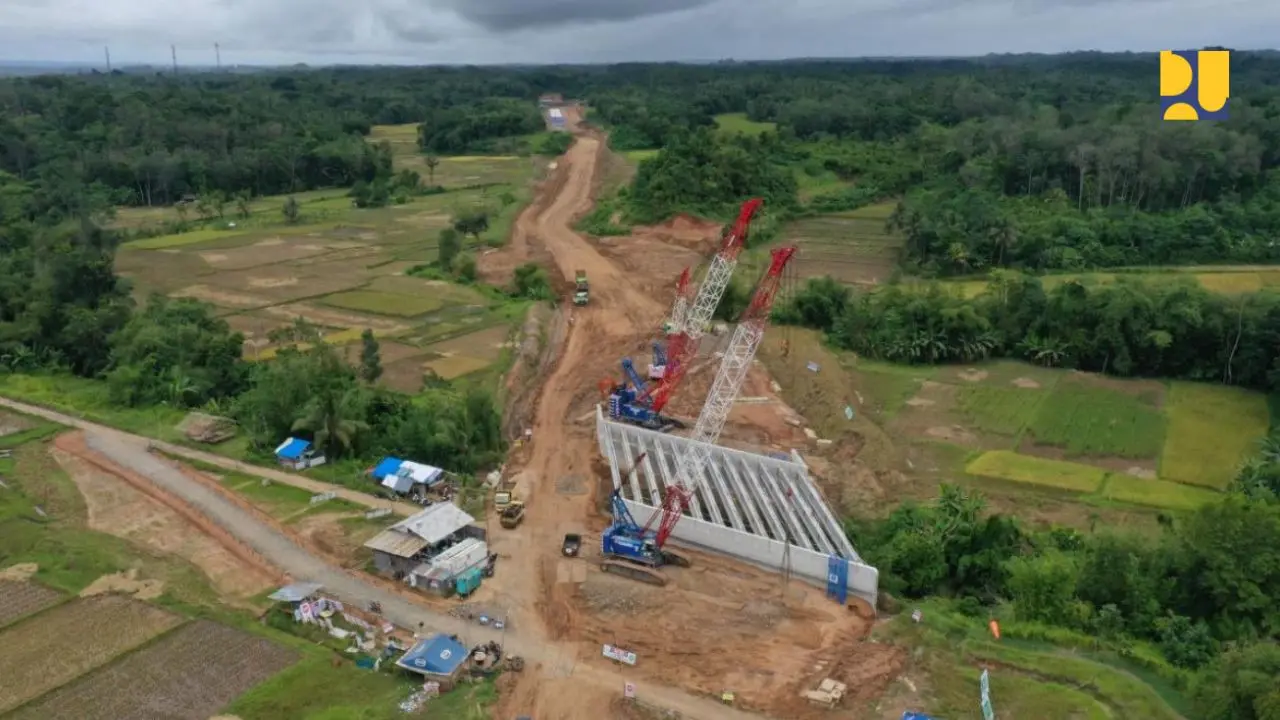 Kementerian Pekerjaan Umum dan Perumahan Rakyat (PUPR) melalui Direktorat Jenderal Bina Marga tengah menyelesaikan pembangunan infrastruktur jalan tol Serang-Panimbang sepanjang 83,67 km