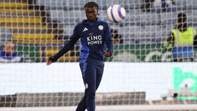 Foto: Jadi Debutan Kedua Termuda di Liga Inggris, Leicester Tak Pasang Sponsor pada Jersey Jeremy Monga