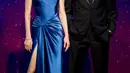 Awalnya patung lilin Jolie dan Pitt ditaruh berdampingan, namun setelah mendengar kabar mereka bercerai, pihak musium Madame Tusauds menggesernya dan menaruh patung lilin Robert Pattinson di tengah-tengah Jolie dan Pitt. (AFP/Bintang.com) 