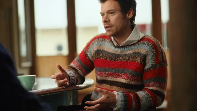 Harry Styles. (dok.  Apple Music / The Zane Lowe Show)