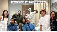 Momen haru selebriti jenguk Wendy Cagur. (credit:instagram.com/eri.carl)