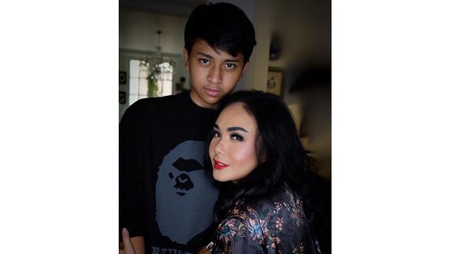 7 Potret Cavin Obrient, Putra Yuni Shara yang Disebut Netizen Mirip Raffi Ahmad