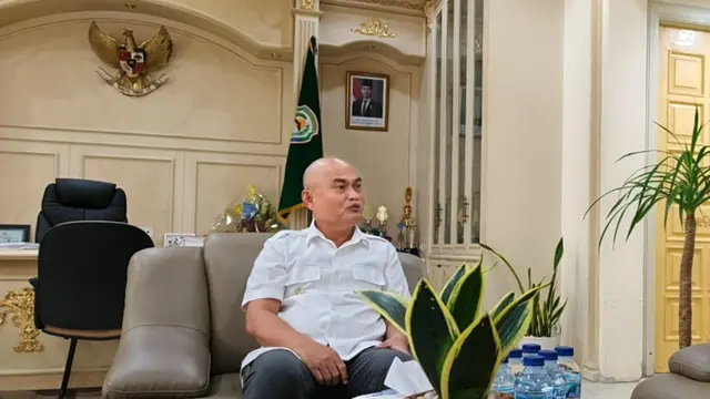 Bupati Kepulauan Aru, Timotius Kaidel.