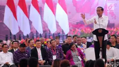Capres nomor 01, Joko Widodo atau Jokowi memberi sambutan pada acara silaturahmi dengan para peserta Konferensi Gereja dan Masyakarat (KGM) dan pengurus PGI di Manado, Minggu (31/3). Dalam sambutanya Jokowi menyampaikan untuk tetap menjaga persatuan dan kesatuan. (Liputan6.com/Angga Yuniar)