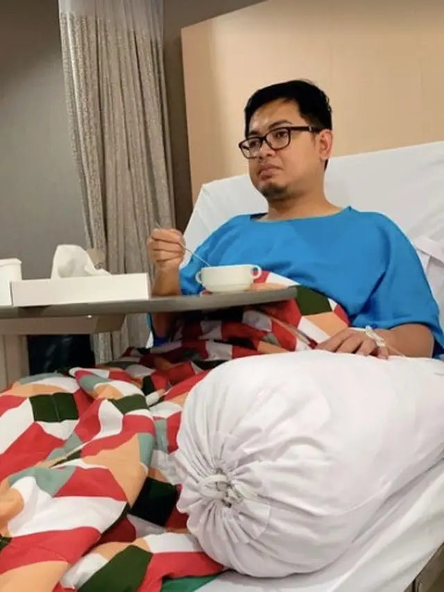 Cedera Di Bagian Lutut, Ini 6 Potret Tommy Kurniawan Usai Operasi. (Sumber: Instagram/tommykurniawann dan Instagram/lisyanurrahmii)