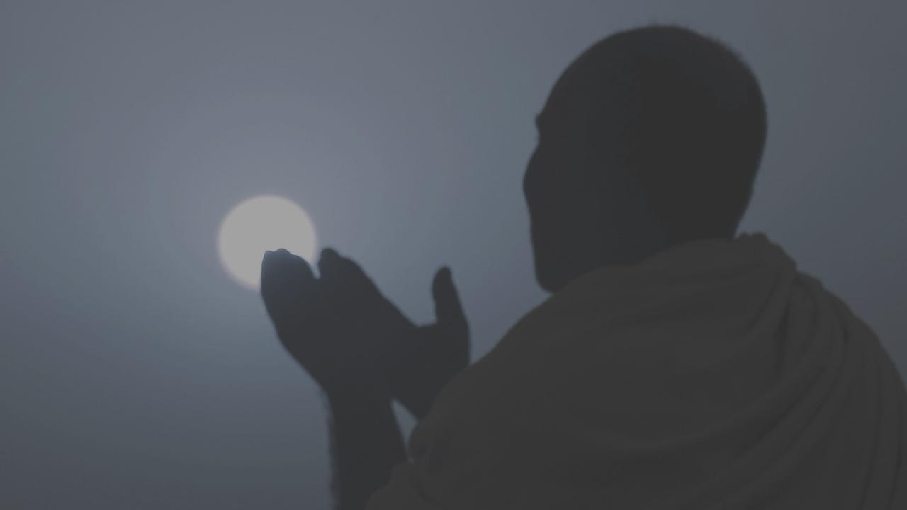 [Bintang] Bikin Kangen Kampung Halaman, Ini Tradisi Malam Nisfu Sya’ban