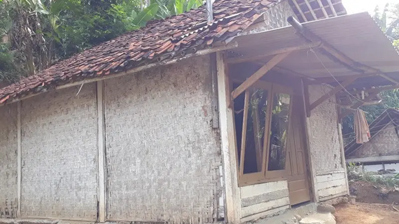 Ratusan jiwa masih tinggal di gubuk sederhana dan menumpang di pekarangan tetangga akibat diusir usai dituduh PKI pada 1965. (Foto: Liputan6.com/Muhamad Ridlo)