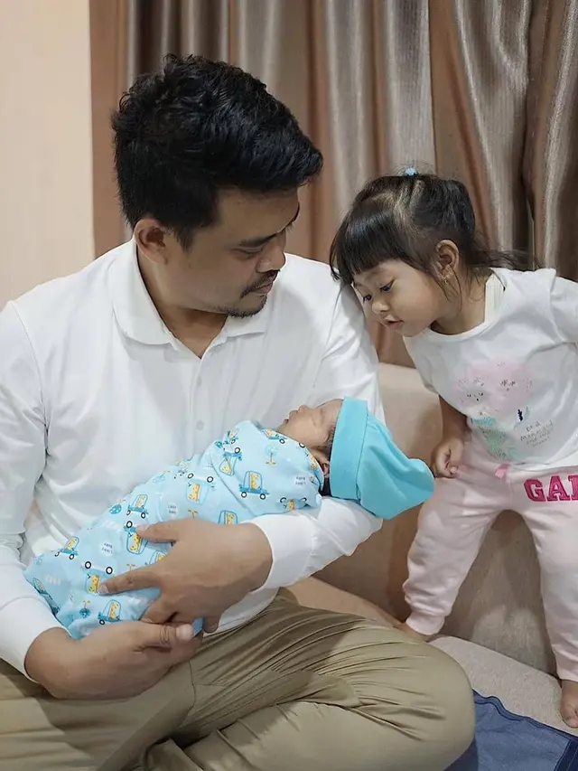 6 Potret Panembahan Al Nahyan Nasution, Cucu Keempat Jokowi