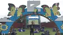 Pengunjung beraktivitas di area Joyland Festival 2019, Senayan, Jakarta, Sabtu (7/12/2019). Joyland Festival 2019 akan memikat para pengunjung dengan pemutaran film pendek, pertunjukan stand up comedy, dan story telling. (Liputan6.com/Immanuel Antonius)