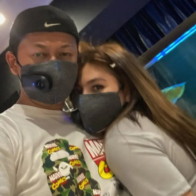 6 Momen Kemesraan Angela Lee dengan Kekasihnya yang Seorang Pengusaha