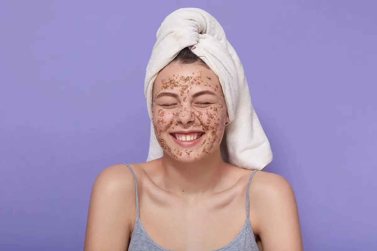 Salt Scrub vs Sugar Scrub: Mana yang Lebih Baik untuk Eksfoliasi Kulit Wajah?