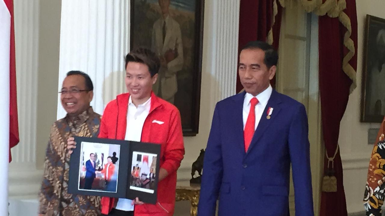 Presiden Joko Widodo atau Jokowi bertemu mantan atlet bulutangkis, Liliyana Natsir di Istana Merdeka Jakarta, Selasa (29/1/2019).