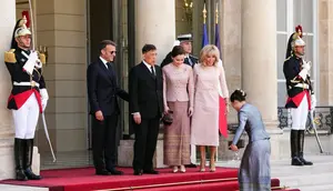 Gaya Kembar Brigitte Macron dan Ratu Suthida dari Thailand di Istana Élysée Paris