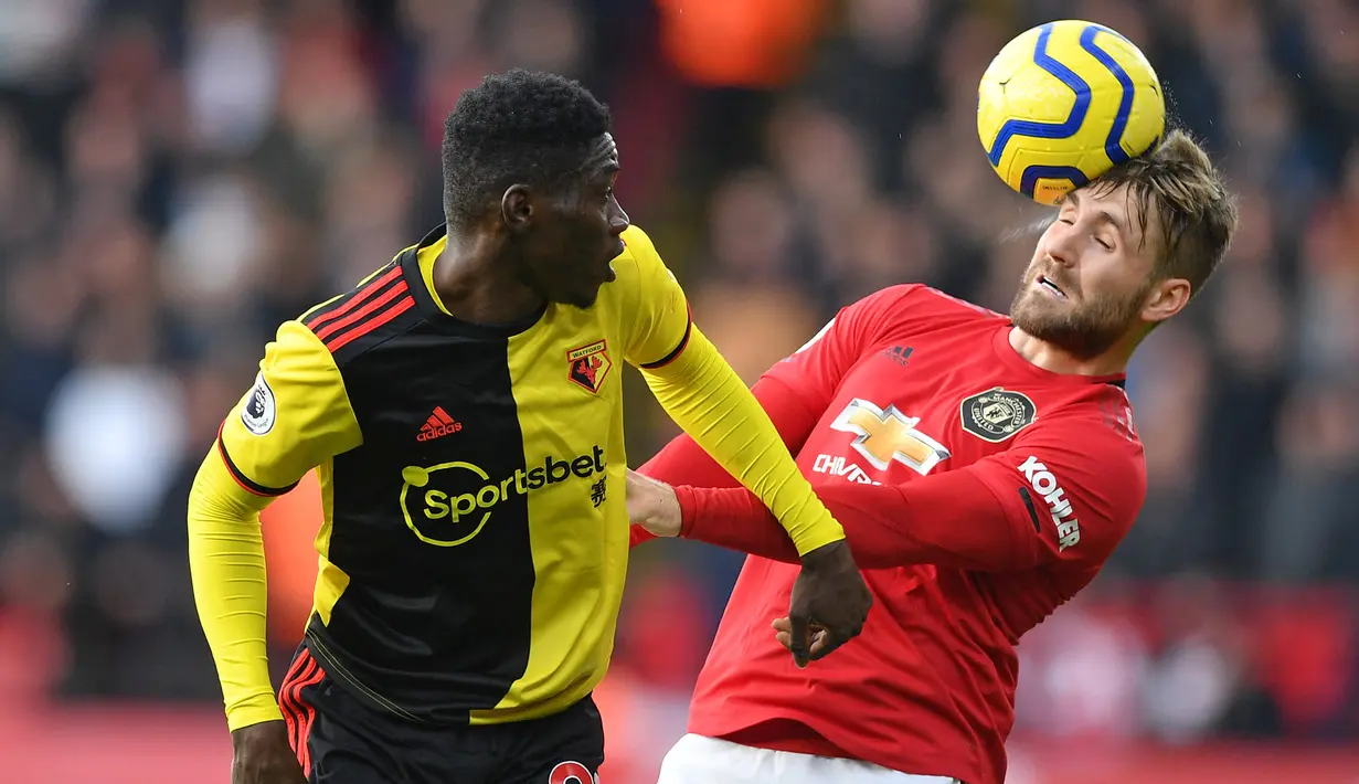 Luke Shaw - Sempat terpuruk di bawah asuhan Jose Mourinho, kini Shaw mampu bangkit dan menjadi andalan Ole Gunnars Solskjaer di sektor bek kiri. Performa puncak Shaw pun kini diharapkan muncul kala Manchester United berhadapan dengan Villarreal. (AFP/Daniel Leal-Olivas)