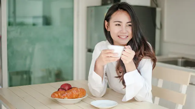 perempuan dan 12 mei sarapan